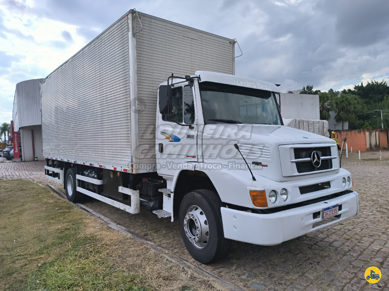 CAMINHAO MERCEDES-BENZ MB 1318 Carga Seca Toco 4x2 Louveira Caminhões LOUVEIRA SÃO PAULO SP